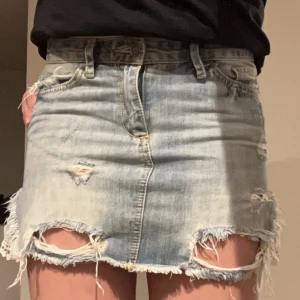 jeanskjol med snygga detaljer - Bra skick