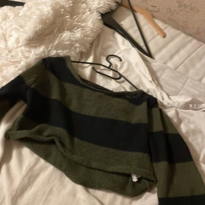 Top - Stickad croptop 