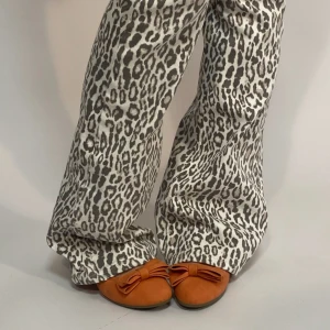 Ballerinaskor🧡 - Söta, orangea ballerinaskor med rosett framtill. Skon har storleken 36 men passar även 37!