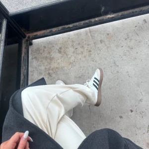 Sneakers  - Supersnygga sneakers, vet inte vart de kommer ifrån då de är en present. Nästan aldrig använda