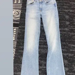 Low waist bootcut jeans från lager 157 i storlek S Full length. Org pris 400kr använda ett par gånger, vid intresse kan jag skicka bilder hur de sitter på!