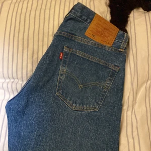 Levis 501  - Levis 501 storlek 30 32. Näst intill oanvända