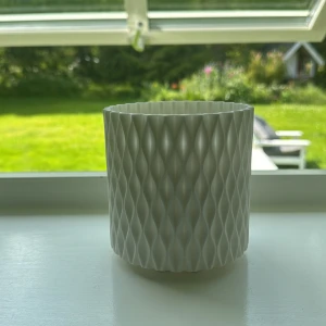 Förvaring  - Sminkborstshållare som är näst intill oanvänd! Hade uppe ett tag men den passa inte riktigt in i mitt rum 