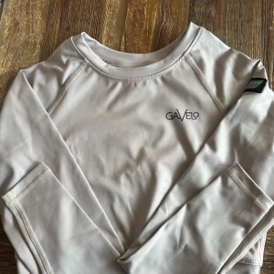 Gavelo träningskläder strl. M - Nytt! Aldrig använt Träningstights + träningstopp  Strl M