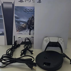 Playstation 5 - Disc Edition - Playstation 5, Disc Edition. * 825GB * Fifa 2024 samt God Of War Ragnarok ingår. * Dualsense Handkontroll. 