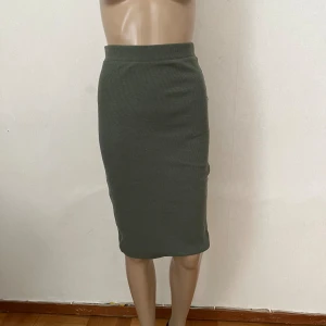 Ribbstickad stickad kjol - Inget att anmärka på.