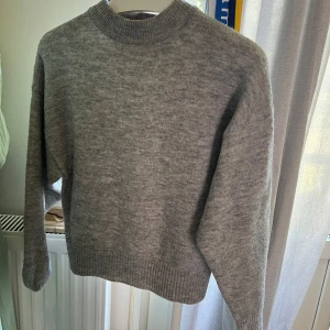 Stickad tröja - Jag säljer denna stickade tröja då den har blivit för liten💕 Superbra skick