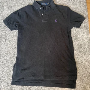 Ralph lauren pike - Ralph lauren pike i bra skick. Om ni har frågor är det bara att kontakta mig.