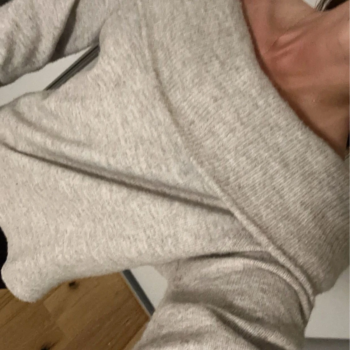 Off shoulder stickad tröja