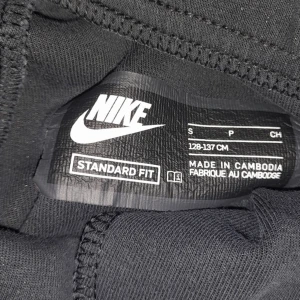 Nike tech byxor  - Svarta nike tech byxor. 