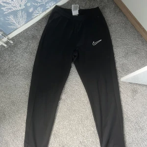 Nike byxor - Säljer min Nike byxor  Bra skick  