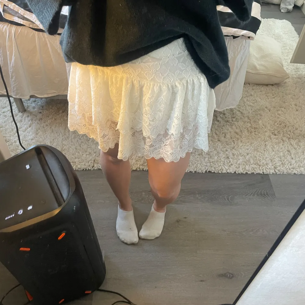 spetskjol som det är inbyggda shorts i💕. Kjolar.