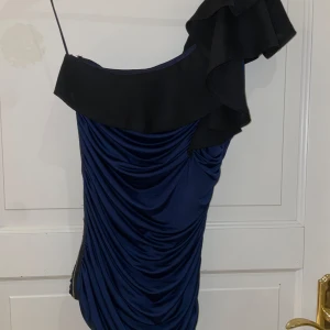 tröja från oklar butik. köpt för 399 - Mammas gamla tröja som ej passar, använd ett par gånger. pris går att diskuteras. 