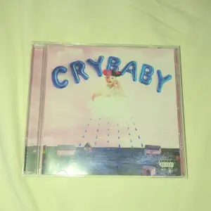 Säljer min crybaby CD skiva eftersom jag inte lyssnar på Melanie längre!