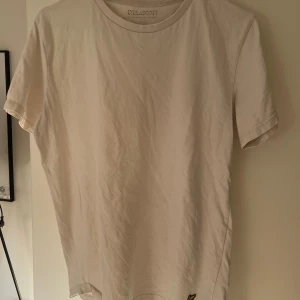 Lyle & scott t-shirt - Det är barnstorlek på tröjan (14-15år) sitter som en S. Jätte använd!