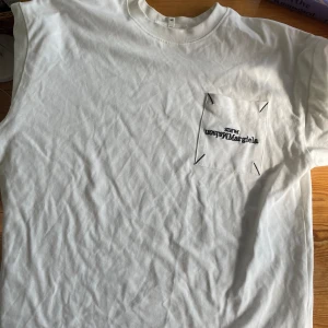 Maison margiela t shirt  - Storlek m, unik margiela t shirt. använt cirka 3 gånger.
