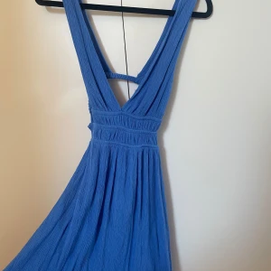 Blå sommarklänning - Superfin blå klänning som är perfekt på sommaren och till stranden