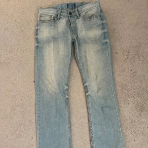 Low waist jeans - Säljer dessa super fina low waist jeansen, dom är om sydda till low waist men blev tyvärr för små för mig, sitter bra i längden för mig dom är 170cm💕