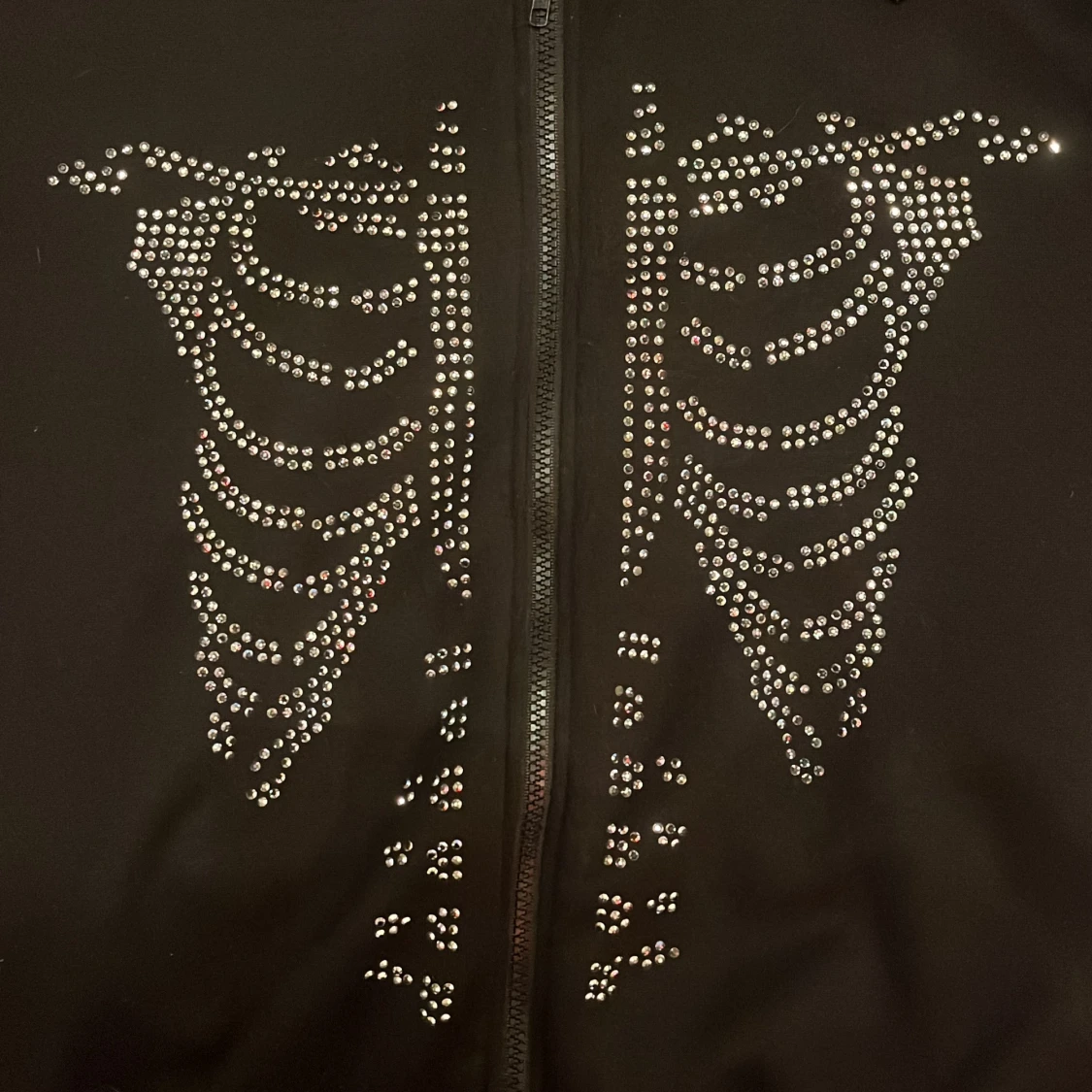 Svart jacka med strassmönster från Shein - 92