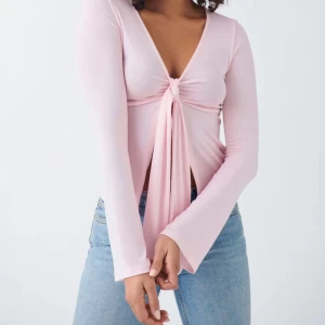 Topp - Köpt min för 299kr för ca 2 månader sedan, använd en gång, skriv privat så skickar jag fler bilder på den. Använd en gång 