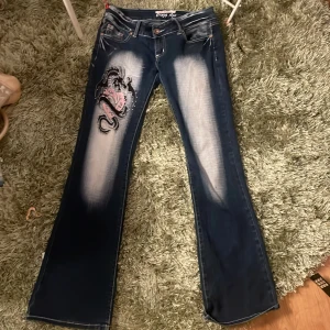 Cracy age jeans 😍 - Skitsnygga cracy age jeans som tyvärr inte används längre🫶❤️ 
