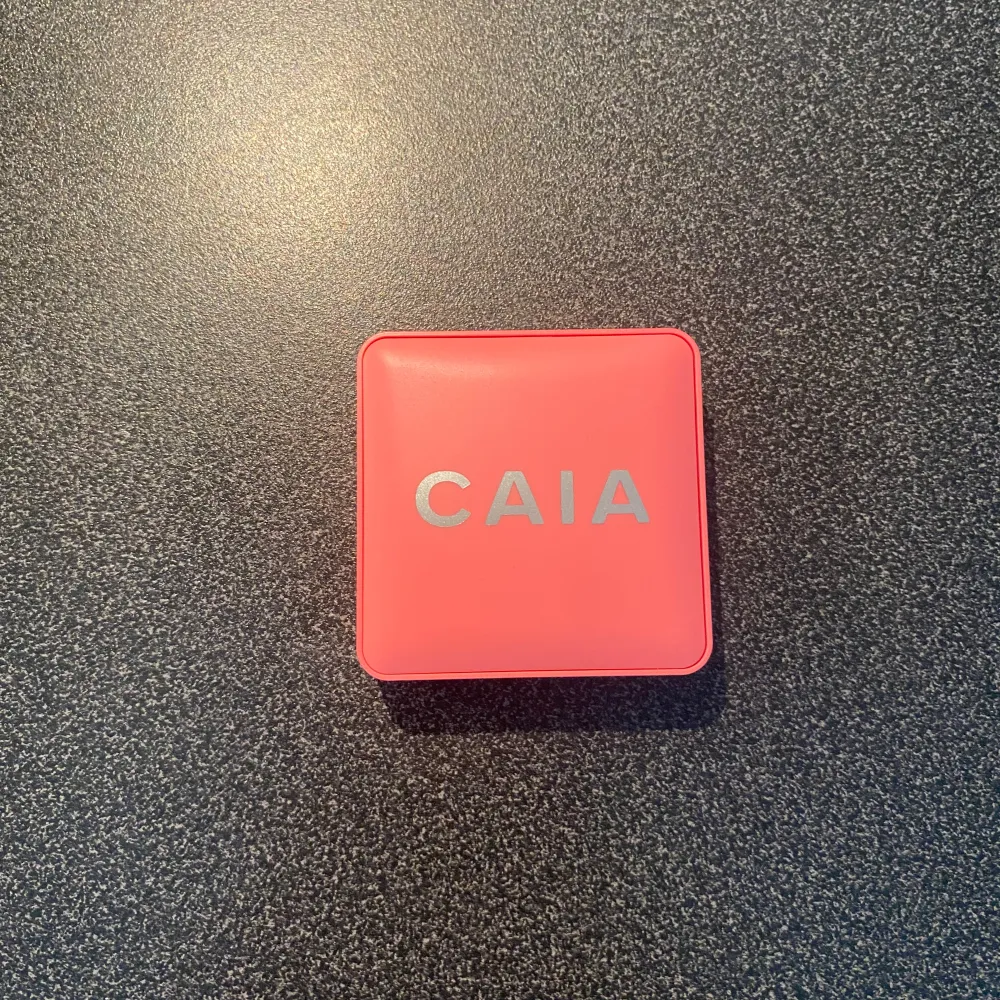 Caia matte blush i färgen cake pop. Nypris 245. Pris går att diskutera . Skönhet.