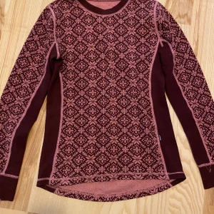 Ullmax underställströja - Storlek small. Fint begagnat skick.  Noppor finns.  Kolla gärna in mina andra annonser för samfrakt!