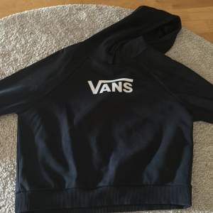 Vans hoodie som knappt är använd kortmodell i storlek S 120kr