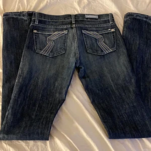 Rock & Republic jeans - Snygga lågmidjade jeans💗innerben: ca 85-90cm, midjemått: 40 cm från höft till höft💗säljer pga för långa för mig