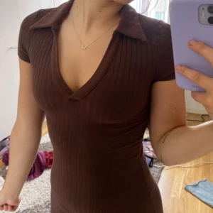 Brown Dress  - Pris kan prutas. Jag är 160cm för referens.