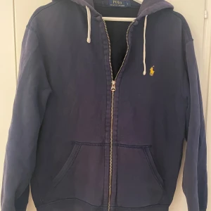 Hoodie Ralph Lauren - I gott/använt skick, något mindre storlek mer som en M