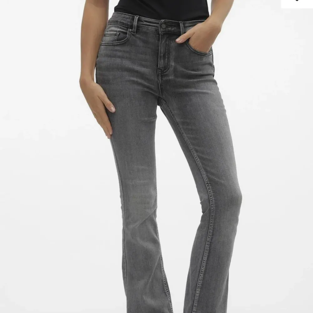 Jeans som passar storlek S-M, säljer dem då dem inte kommer till användning. Nyskick, använda 2 gånger. Vid intresse be om bilder på dem som dem är nu.  . Jeans & Byxor.