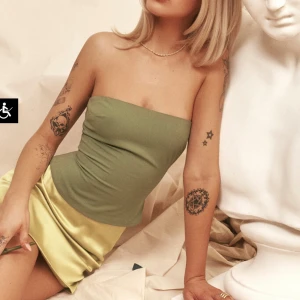 Korsett topp mistressrock grön - Mörkgrön korsett top oanvänd! Storlek M 🥰 