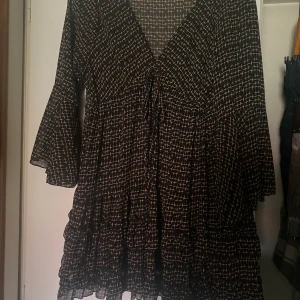 Volangkläning stl 36 - Använd 3 gånger så i nyskick. 