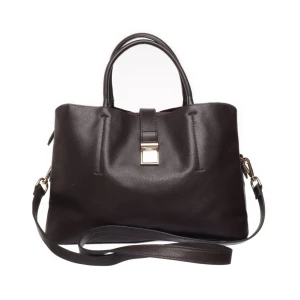 Brun / lila väska  - Jätte fin handväska med axelremsband. Den är brun / lila. Från h&m! Perfekt till skolan då den har som ett dator fodral i sig 