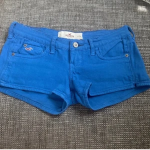 Hollister shorts - Jätte snygga shorts ifrån Hollister köpta på Plick, säljer då de ej kommer till användning. Storleken är XXS men funkar dör mig som kan variera mellan S-XXS. Obs: bilderna är lånade  Inga anmärkningar, fint skick 