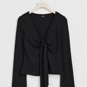 Knyt Topp - Fin knyt topp från gina, endast använd någon enstaka gång så den är i nyskick🙌🏻