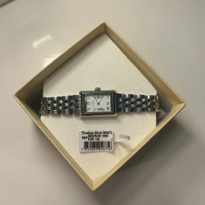 Mockberg klocka  - Mockberg klocka, använd ett väldigt fåtal ggr då jag i vanliga fall bär guld smycken. Kvitton mm finns kvar. 