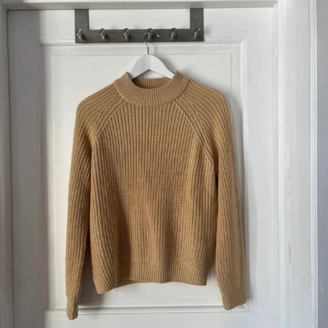 Beige stickad tröja