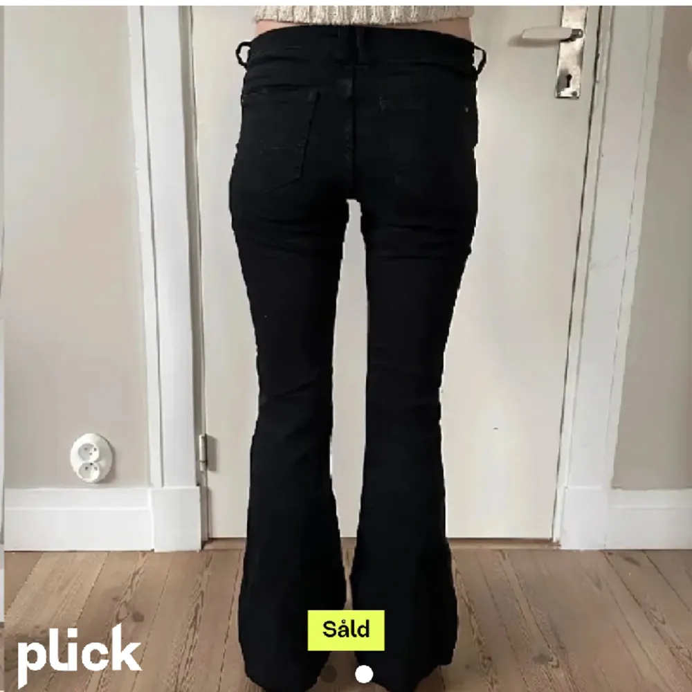 Säljer pågrund av att den inte passade (lånade bilder) jag vet inte vart dem är ifrån för köpte dem här på plick. Jeans & Byxor.