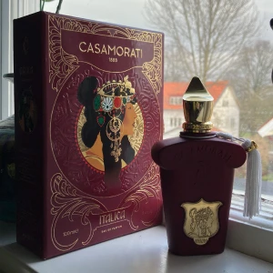 Xerjoff - Italica - 100 ml flaska. Relativt ny. Luktar jättegott men kommer inte till andvändning. Håller superlänge! Nypris ca 2400 kr