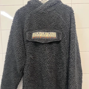 Napapijri hoodie - Storlek M men sitter som en L Cond 7/10  Nypris 2000