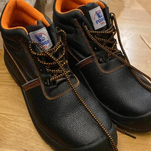 Jobb stövlar  - Helt nya, storlek 44