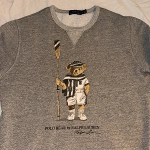 Sweatshirt  - En grå sweatshirt från Ralph Lauren