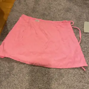 En fin rosa bikini kjol som är köpt i nyc i stl xs. Aldrig använd 
