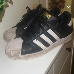 Adidas skor - Använd några gånger men är i bra skick