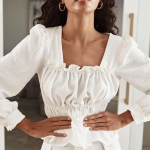 Chiquelle vit blus  - Säljer min vita blus från Chiquelle som är slutsåld. Endast använd en gång.  