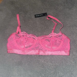 Lounge bh - Rosa lounge bh, helt oanvänd då den är för liten. lappen är kvar. 