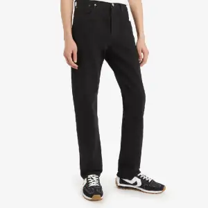 Levis jeans i fint skick. Jenssen är svarta i modell 501. Inga defekter och ser i princip ut som nya. 