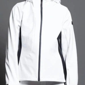 Skidjacka - Säljer denna skidjacka då jag köpt en annan. Den är oanvänd med lappen kvar och köptes för någon månad sen 🥰 säljer för 350 + frakt 🤍